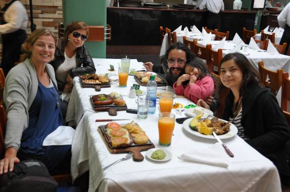 Almoço com a Joana, Douglas, Amelie e Clara em Bogotá, na Colômbia